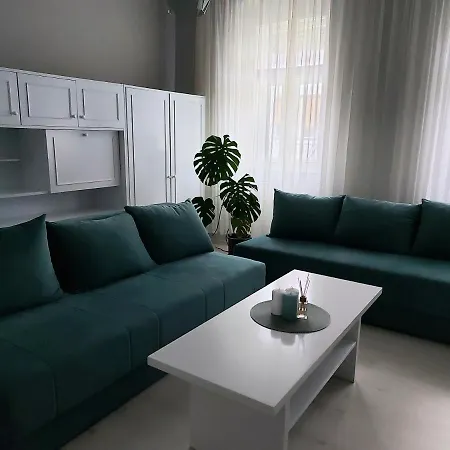 Cozy In Apartment *
